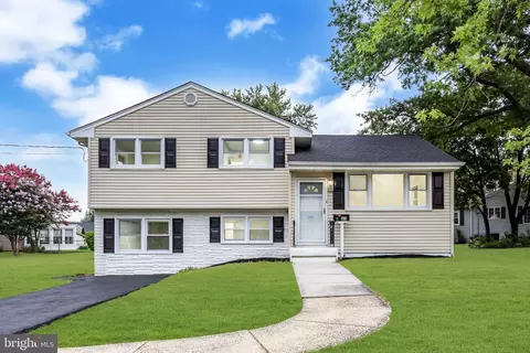 11 Pleasant Valley Dr, West Deptford, NJ 08096