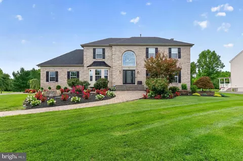 Exterior - 712 Rachael Dr, Mickleton, NJ 08056 photo 2 of 9