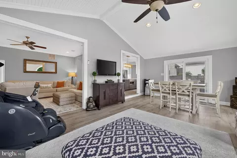 Entry Way - 712 Rachael Dr, Mickleton, NJ 08056 photo 6 of 9