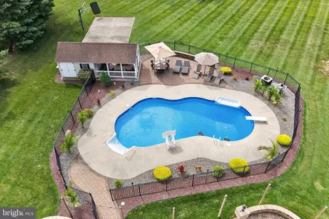 Exterior - 712 Rachael Dr, Mickleton, NJ 08056 photo 8 of 9