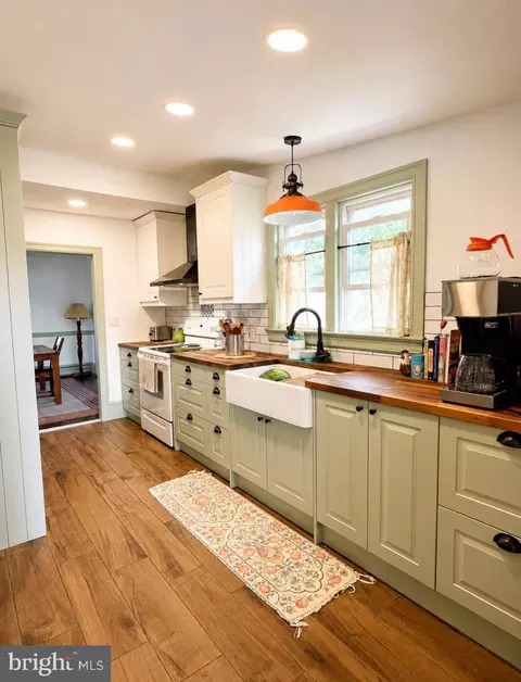 319 Crown Point Rd, West Deptford, NJ 08086