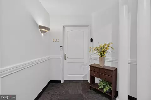 100 Aura Rd #303, Clayton, NJ 08312