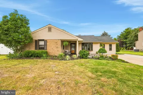 8 Collins Ln, Sewell, NJ 08080