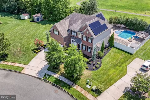 6 Edgefield Ct, Swedesboro, NJ 08085