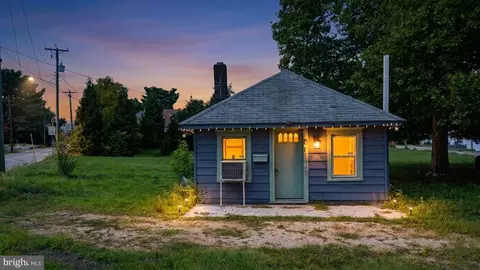 1645 S Delaware St, Paulsboro, NJ 08066