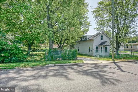 8 S 2nd St, National Park, NJ 08063