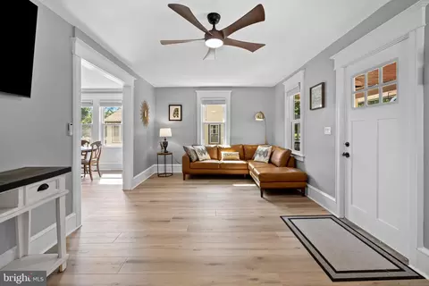 Entry Way - 151 Cedar Ave, Pitman, NJ 08071 photo 2 of 10