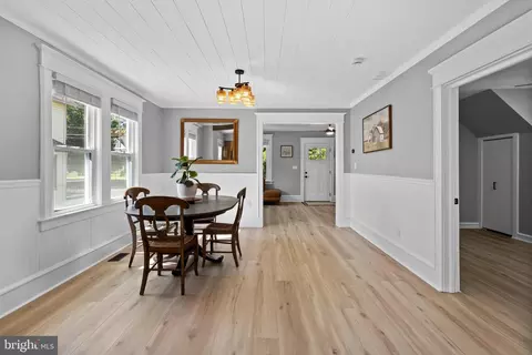 Entry Way - 151 Cedar Ave, Pitman, NJ 08071 photo 4 of 10