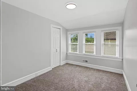 Entry Way - 151 Cedar Ave, Pitman, NJ 08071 photo 8 of 10