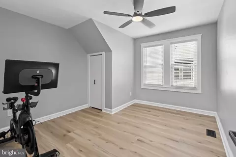 Entry Way - 151 Cedar Ave, Pitman, NJ 08071 photo 5 of 10