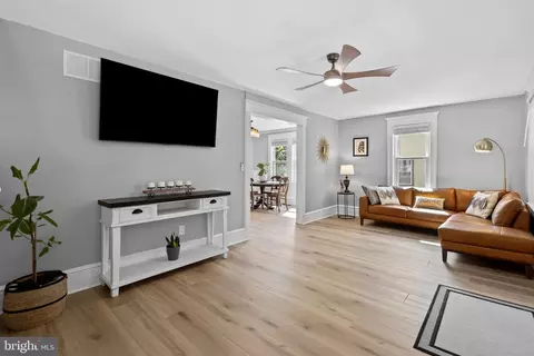 Entry Way - 151 Cedar Ave, Pitman, NJ 08071 photo 1 of 10