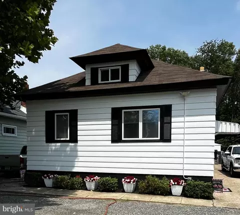 4 Blacks Ter, Paulsboro, NJ 08066