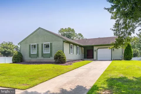 110 Ridgeway Ln, Mullica Hill, NJ 08062