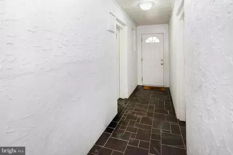 Entry Way - 117 Monroe Ave, Pitman, NJ 08071 photo 2 of 6