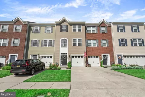 425 Dogwood Dr, Woodbury, NJ 08096