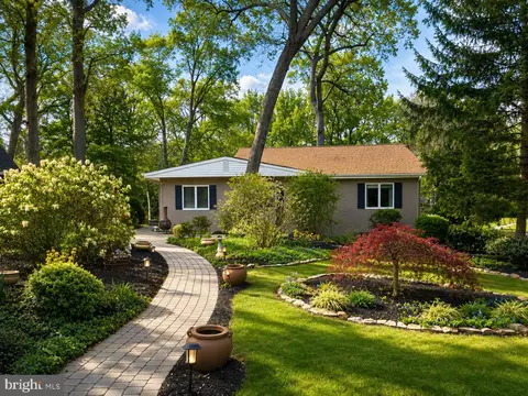 60 Laurel Dr, Monroeville, NJ 08343