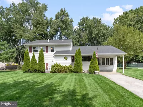 16 Kingsley Rd, Sewell, NJ 08080