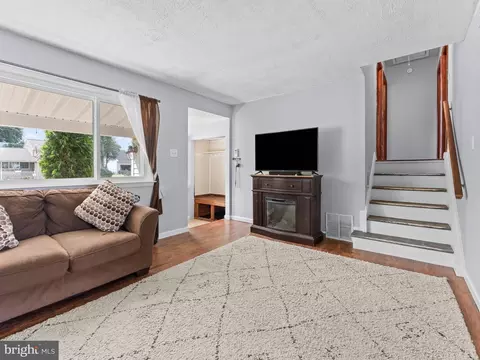 16 Kingsley Rd, Sewell, NJ 08080