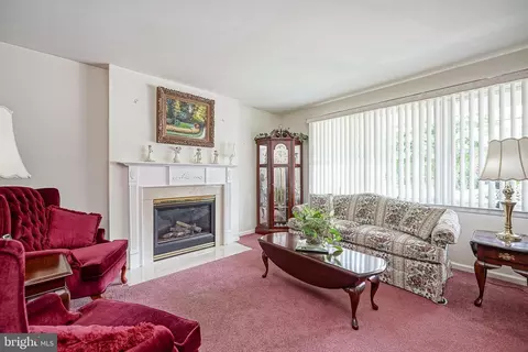 Living - 217 Gaunt Dr, Mickleton, NJ 08056 photo 2 of 6
