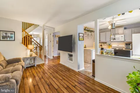 2 Hetton Ct, Glassboro, NJ 08028