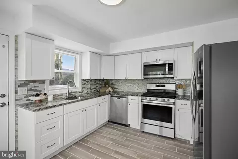 416 River Dr, Westville, NJ 08093