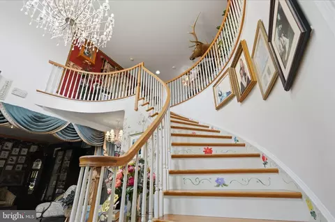 Entry Way - 10 Pine Ridge Ct, Sewell, NJ 08080 photo 5 of 9