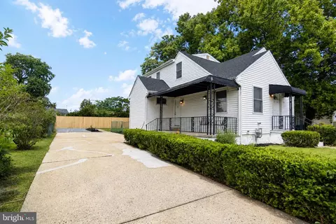 211 E New St, Glassboro, NJ 08028