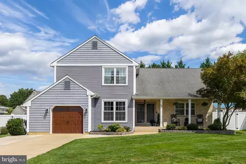 32 Longwood Dr, Sicklerville, NJ 08081