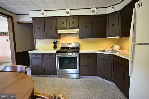 Kitchen - 1503 E Malaga Rd, Williamstown, NJ 08094 photo 4 of 5