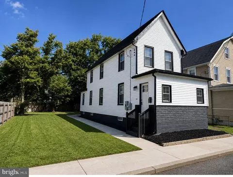19 W Madison St, Paulsboro, NJ 08066