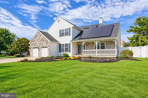 63 Olympia Ln, Sicklerville, NJ 08081