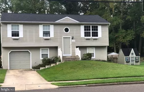 1008 Brown Ln, Clayton, NJ 08312