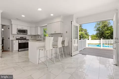 1405 Swan Ln, Mullica Hill, NJ 08062