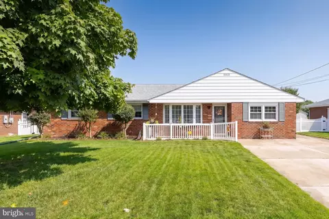 157 S School St, Gibbstown, NJ 08027