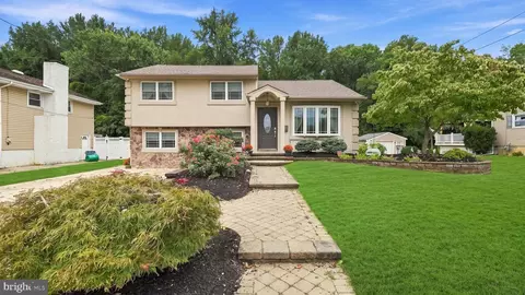 30 Pleasant Valley Dr, Woodbury, NJ 08096