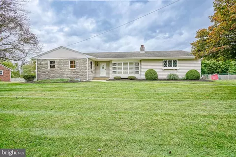 356 Democrat Rd, Gibbstown, NJ 08027