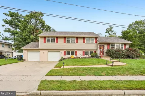 3 Meadow Ln, West Deptford, NJ 08096