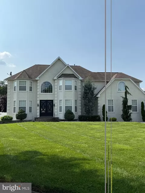 4 Alison Ct, Woodbury, NJ 08096