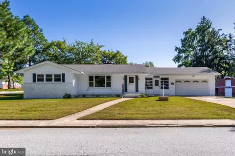 468 Mcdevitt Dr, Gibbstown, NJ 08027