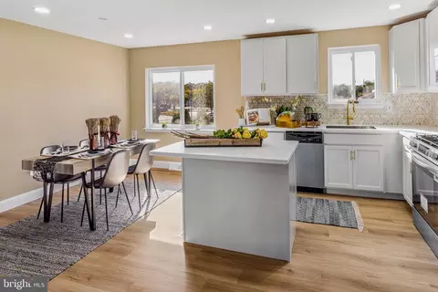 104 Chatham Rd, Blackwood, NJ 08012