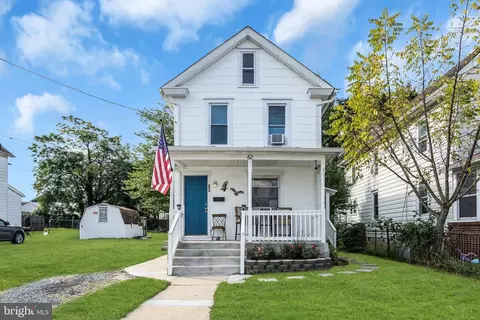 62 Capitol St, Paulsboro, NJ 08066
