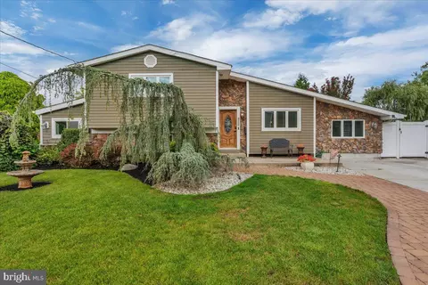 395 Lansing Dr, Mantua, NJ 08051