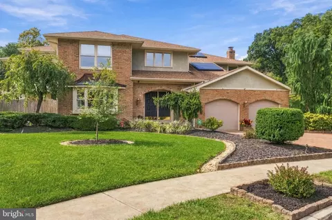 4 Lafite Ct, Woodbury, NJ 08096