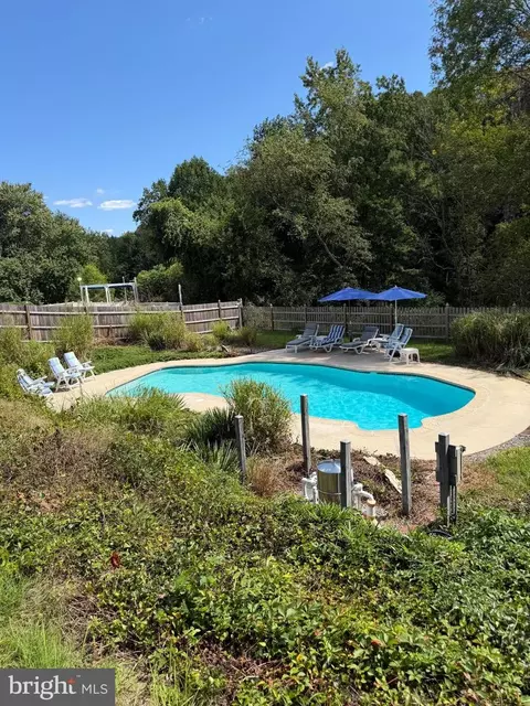 Exterior - 552 Hereford Ln, Mickleton, NJ 08056 photo 7 of 10