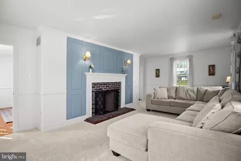 Living - 552 Hereford Ln, Mickleton, NJ 08056 photo 2 of 2