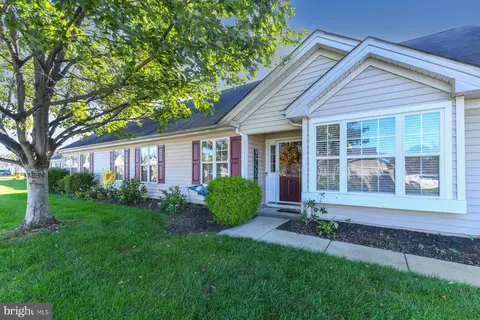 123 Avocet Ln, West Deptford, NJ 08086