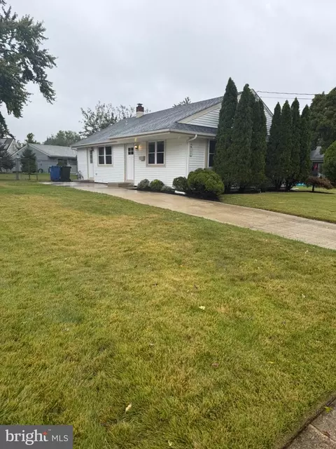 105 Holly Dr, West Deptford, NJ 08096