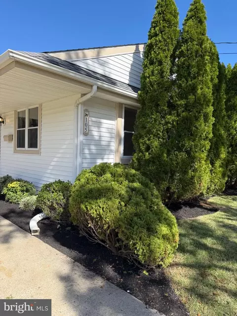 105 Holly Dr, West Deptford, NJ 08096