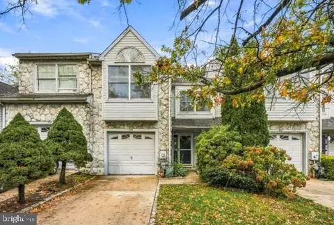 316 Lake Side Dr, Swedesboro, NJ 08085