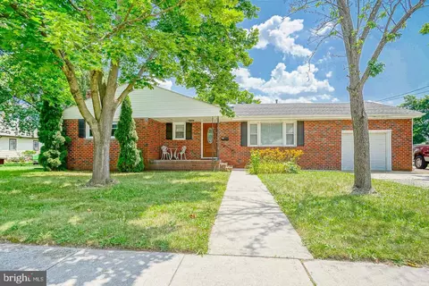 50 E Vine St, Gibbstown, NJ 08027